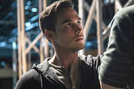 Supergirl "Survivor" Review: Everybody Get a Room!