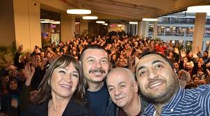 Görevimiz tatil izle, görevimiz tatil full izle, görevimiz tatil sansürsüz izle, görevimiz tatil hd izle, görevimiz tatil 2018 izle, film, günlük yaşamlarında bazı aile sorunlarının üstesinden gelmeye. Gorevimiz Tatil In Galasi Mavibahce De Gerceklesti Www Mahalligundem Com Haber Portali