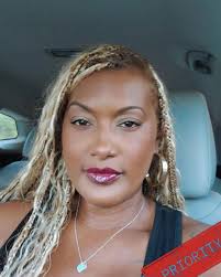 Caryn Perry (@goldynstyle) • Instagram photos and videos