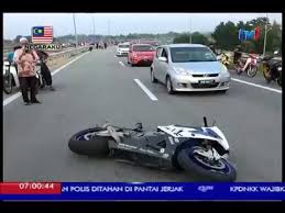 Tiga sekeluarga maut selepas terlibat kemalangan membabitkan dua kenderaan di kilometer 15. Kemalangan Di Kuala Nerus Penunggang Motosikal Berkuasa Tinggi Maut 28 Jul 2017 Youtube