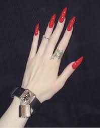 Una serpiente verde es símbolo de cambio, de buena fortuna e incluso de maduración personal. 12 Ideas De Anillo De Serpiente Anillo De Serpiente Unas De Maquillaje Unas Postizas De Gel