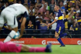 Tevez có hai năm chung màu áo man utd với ronaldo. B R Football On Twitter 36 Year Old Carlos Tevez With The Goal That Crowned Boca Juniors As Superliga Champions