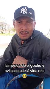 El Gocho Y Avi Se Besan En La Boca