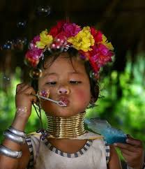 Wearing Rings To Have A Giraffe S Neck In Thailand The Long Neck Women Of Thailand Live In A Zoo Beautiful Children Kids Around The World Children