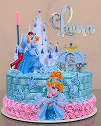 Um bolo de princesa pra deixar o dia da Laura ainda mais ...