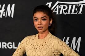 Sarah Hyland works out naked in front of a mirror to hate herself and  work harder