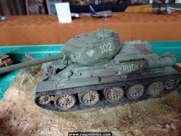 Czołg 102 rudy malowanie : Kultowy Czolg T 34 85 Rudy 102 Model Z Filmu Czterej Pancerni I Pies W Skali 1 35 Youtube