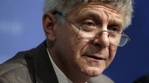 Poland's prime minister defends bank governor