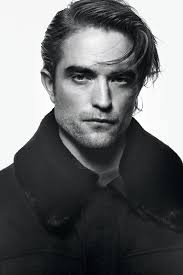 Robert douglas thomas pattinson was born may 13, 1986 in london, england, to richard pattinson, a car dealer importing vintage cars, and clare pattinson (née charlton), who worked as a booker at a. Batman Look Fur Das Buro Robert Pattinson Zeigt Wie Cool Businessmode Aussieht Gq Germany