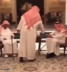 ماء العينينماعيني بن الشيخ الأمين. Ø´Ø§Ù‡Ø¯ Ø§Ù„Ù…Ù„Ùƒ Ø³Ù„Ù…Ø§Ù† ÙŠØ²ÙˆØ± Ø§Ù„Ø´ÙŠØ® Ù†Ø§ØµØ± Ø§Ù„Ø´Ø«Ø±ÙŠ ÙÙŠ Ù…Ù†Ø²Ù„Ù‡ ØµØ­ÙŠÙØ© Ù†Ø¨Ø¶ Ø§Ù„Ø´Ù…Ø§Ù„ Ø§Ù„Ø¥Ù„ÙƒØªØ±ÙˆÙ†ÙŠØ©