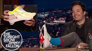 👟 #fallontonight pic.twitter.com/lizixtqn0x — the tonight show. Jimmy Tries On The New Nike Go Flyease Youtube