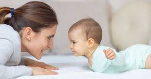 Meskipun penyakit kuning umum terjadi pada bayi baru lahir, kadar bilirubin yang tinggi dan tidak ditangani (secara medis dikenal sebagai hiperbilirubinemia berat) dalam darah dapat menyebabkan bilirubin mengalir ke dalam otak sehingga mengakibatkan komplikasi yang serius. Penyebab Bayi Kuning Setelah Dilahirkan Dan Cara Mengatasinya Mata Banua Online
