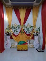 Meski pengantin tentu jadi perhatian, namun dengan gaya yang nyeleneh, pasti akan bikin para tamu undangan keheranan. Amar Dekorasi Pelaminan Home Facebook