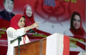 Allahyarhamah kita sapa sebagai kak leha, beliau adalah sumber inspirasi. Shahrizat Quits Politics