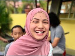 Aiman hakim ridza, aishah azman, amelia henderson, dato' rahim razali, edika yusof, fazreen rafi, jasmine suraya, zila bakarin. Aishah Azman Pelakon Sofia Dalam Drama Pengantin 100 Hari Di Tv3 Youtube