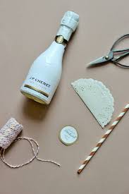 Klick' dich durch unser magazin und. Diy Hochzeitskalender Als Geschenk Fur Die Braut Basteln So Geht S Partystories Blog