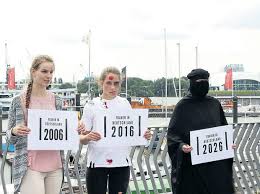 Einige seien bis auf die quadriga. Identitare Bewegung Rechte Sturmen Das Brandenburger Tor Mopo De