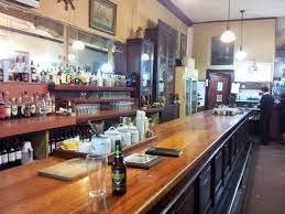 It consists of 1 bedroom, a kitchen and a. Bar Ingles Valparaiso Buscar Con Google Bar