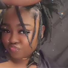 Carla Hardwick's Instagram, Twitter & Facebook