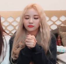 Jinsoul Praying Reaction Pic Meme Faces Kpop Girls Reaction Pictures