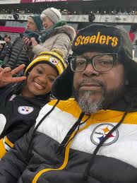 Prayers for this Steelers Family!