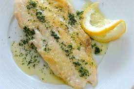 Preparazione 300 g di filetti di branzino 4 carciofi una fetta di pancarré erba cipollina il succo di un limone 2 cucchiai di oliosale scottate i filetti. Branzino Al Vino Bianco E Limone Ricetta Perfetta Per Preparare Piatti Di Pesce Particolari