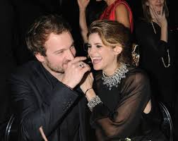 Le journaliste de france 2 laurent delahousse a coupé court au brouhaha de ses invités lors d'un débat sur les régionales. Alice Taglioni Problemes La Naissance Son Enfant Vie De La Femme De Jocelyn Quivrin Apres Sa Mort