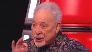 Sir Tom Jones' appearance sparks concern as The Voice coach gives health  update