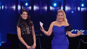 Barbara schöneberger (47) weiß, wie man auf sich aufmerksam macht! Die Fans Lachen Uber Barbara Schonebergers Esc Start Look Promiflash De