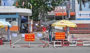 Qua điều tra, 3 ca nghi nhiễm này cùng 1 gia đình gồm ba mẹ và con gái, ngụ tại phường tây thạnh, quận tân phú. Sbek Xvthxuwnm