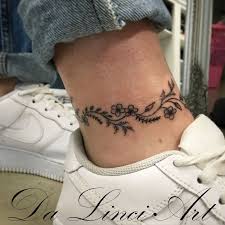 Logischerweise hat die größe deines handgelenks einfluss auf die größe des tattoos. Tattoo 2020 Fusskettchen Tattoo Tattoo Ideen Kleine Tattoo Ideen