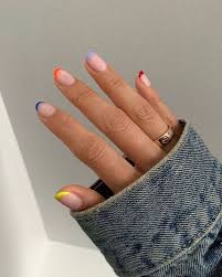 As francesinhas são consideradas nail arts clássicas e elegantes, mas isso não significa que não possam passar por uma renovação e ganhar ares mais descontraídos no look. Esmaltes Francesinha Colorida Shared By Aà¸—atÒ½É¾É¾a ï¾Ÿ