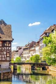 Mit traktoren haben französische landwirte sechs straßen zwischen frankreich und deutschland blockiert, um lastwagen mit deutschen agrarprodukten an der überquerung der grenze zu hindern. Die 10 Schonsten Stadte In Frankreich Skyscanner Deutschland Strassburg Frankreich Schone Stadte