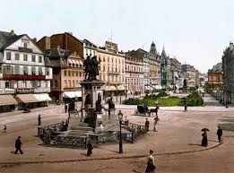 Steinerner Platz Der Frankfurter Rossmarkt Mit Dem Gutenbergdenkmal Dahinter Der Goetheplatz Mit Kleiner Grunflache Im Hi Reisen Deutschland Bilder