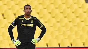 This is randal kolo muani, a center forward born in 1998 who plays in nantes. Fc Nantes Kolo Muani Et Lafont Obliges De Faire Une Croix Sur L Euro Avec Les Bleuets