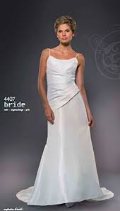 Jedes einzelne kleid entsteht vom ersten entwurf, über die erstellung des schnittes, bis zum letzten nadelstich in deutschland. Sissi Brautmoden Hochzeitskleider Ballkleider Und Abendkleider