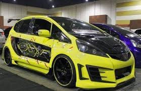 Black And Yellow Car Paint Yellow Black Custom Honda Fit Paint Tuning Street Car Is Designed Perfectly In Low Rider Look You Can See At This Honda Fit Honda Fit Jazz Honda Fit Modified