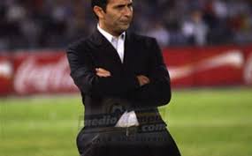 Aseguró que no puede salir a la calle, ni a la esquina por las amenazas. Leonardo Astrada Es El Nuevo Dt Del Colon De Santa Fe Mediotiempo