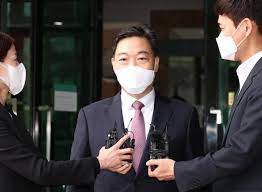 명단에 오른 후보는 10명이 넘는다고 한다.━이성윤 각종 논란에도 명단에 포함.정부 뜻?━이 지검장은 대검찰청 반부패강력부장이던. Qah0r5okmageym