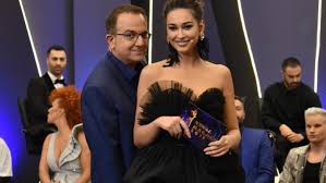 Kengetarja Shqiptare E Konfirmon Se Eshte Ne Finalen E Kenges Magjike Lajmi Net