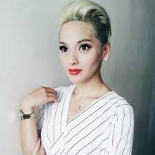 20 best quiff haircuts to try right now. How To Do A Relaxed Quiff For Women In Just 3 Steps