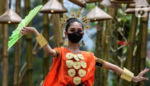 Maybe you would like to learn more about one of these? Foto Fashion Teatrikal Dan Tari Nusantara Menyambut Hari Kartini Lifestyle Liputan6 Com