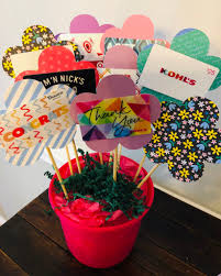 Easy to make gift basket ideas: How To Make A Gift Card Bouquet For Teachers Glitter On A Dime