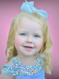 Aria. Like this photo to vote for her!