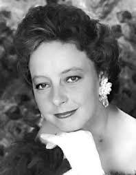 Starr Bennett's Instagram, Twitter & Facebook