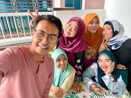 Chordify is your #1 platform for chords. Covid Raya Bersama Geng Bas Sekolah Aku Sis Lin