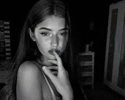 Try laying on a bed of flowers Lola 19 Photo Selfie Ideas Instagram Aesthetic Girl Bad Girl Aesthetic