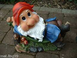 Schoner Liegender Gartenzwerg Gartenfigur 30cm Gnom Gartenzwerge Figur Garten Ideen Gestaltung Garten Deko Garten Dekoration Garten D