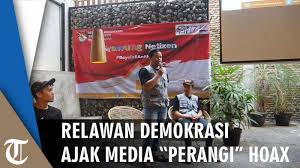 Dari artikel ini, anda akan mengetahui cara membuat logo untuk blog anda dan menambahkannya ke situs anda. Https Solo Tribunnews Com 2020 09 26 Ogah Gelar Konser Digital Tukang Jahit Ketua Rw Ini Pilih Kampanye Door To Door Di Pilkada Solo Https Cdn 2 Tstatic Net Solo Foto Bank Images Bajo Daftar Kpu Jpg Bagyo Wahyono Menunggangi Kuda Hitam Saat