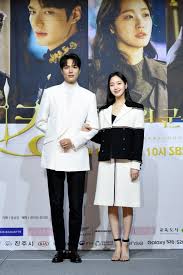 Min ho has had a crush on go eun since he first heard her speak in grade 9 but she doesn't seem to know he exists. Lee Min Ho And Kim Go Eun Talk About Each Other S Charms In The King Eternal Monarch Press Conference Zapzee
